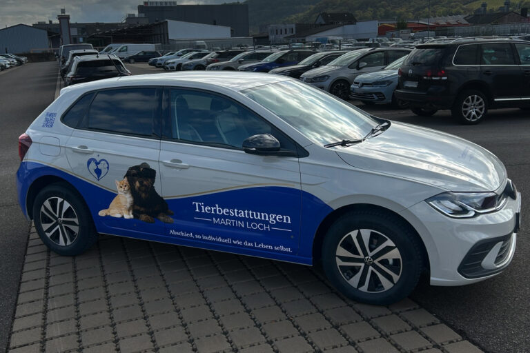 Der VW Polo von der Seite foliert